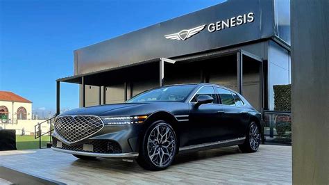 Video: We Check Out The 2023 Genesis G90 Up Close