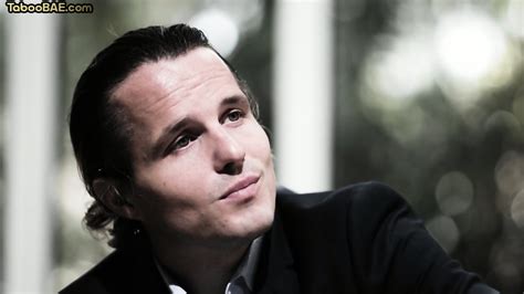 Cockhungry Babe Shared By 2 Lucky Guys