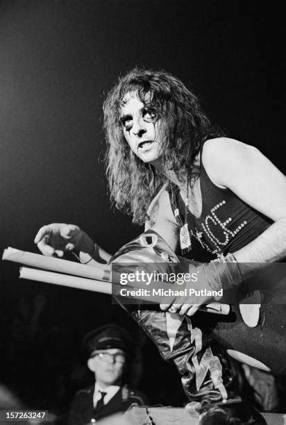 177 Alice Cooper 1972 Photos And High Res Pictures Getty Images