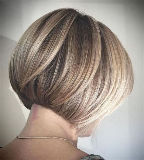 Accurate Classic Bob With Layers Wavy Bob Hairstyles Trendy Layered