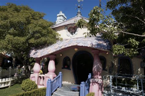 Behind the Building: Minnie's House - Duchess of Disneyland