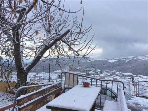 Maltempo ecco la neve in Puglia le città si svegliano imbiancate la