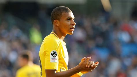 Psg Mbappé Golden Boy 2017 Téléfoot Tf1