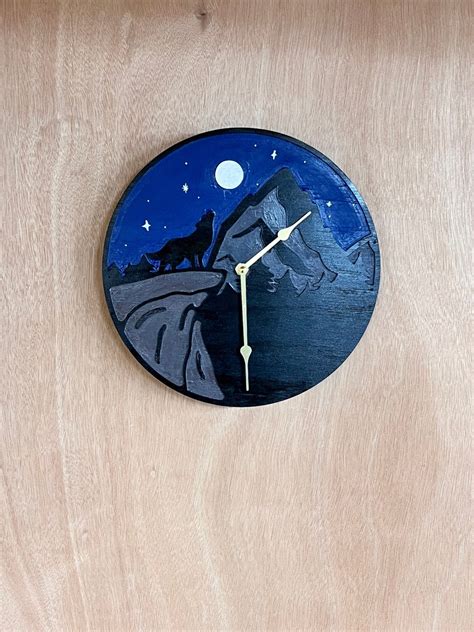 Wolf Howling At The Moon Clock Moon Clock Celestial Sign Wolf Moon