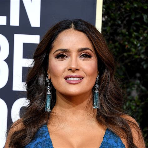 Salma Hayek Se Atreve Con Un Arriesgado Escote En Los Golden Globes En 2024