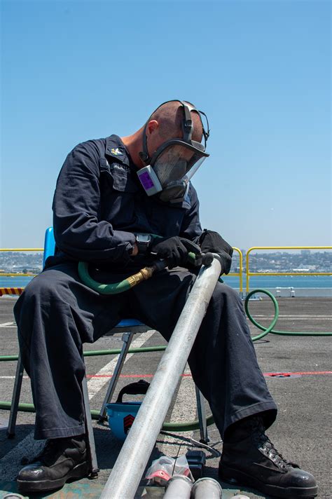 Dvids Images Uss Carl Vinson Cvn Sailor Performs Maintenance