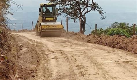 Preparan maquinaria en Gigante para mejorar vías rurales La Voz de la