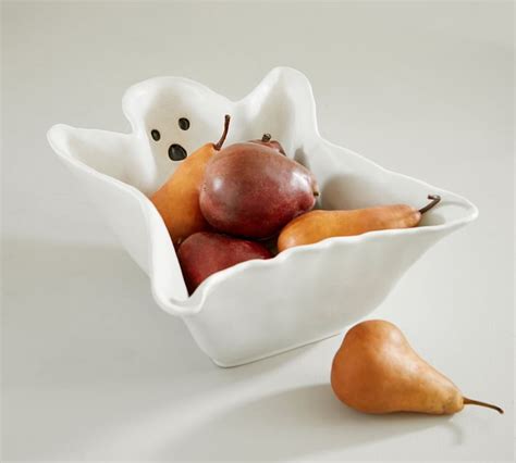 This Spooky Ghost Platter Will Help Make The Perfect Halloween