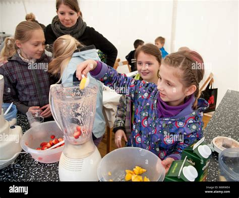 Kinder In Der Grundschule Immagini E Fotografie Stock Ad Alta