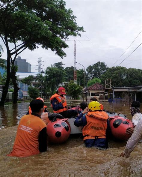 Updated Indonesia 1300 Evacuate Jakarta Floods Floodlist