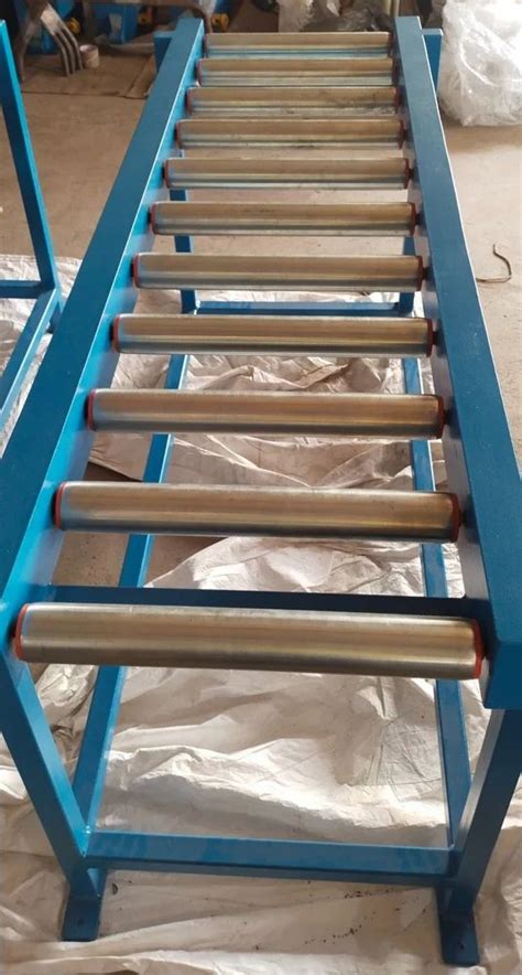 3 Ft Stainless Steel Roller Conveyor Capacity 100 Kg Feet Roller