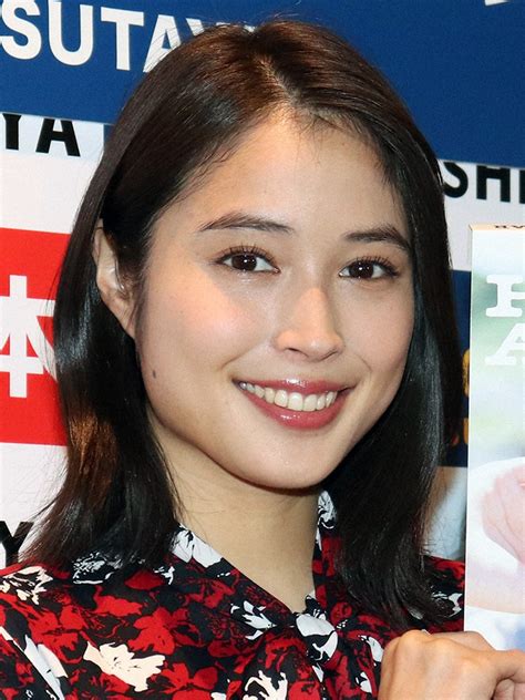 広瀬アリス 菜々緒にスカートめくられ赤面ショットに「二人共美脚」「二人とも細いねー」の声― スポニチ Sponichi Annex 芸能