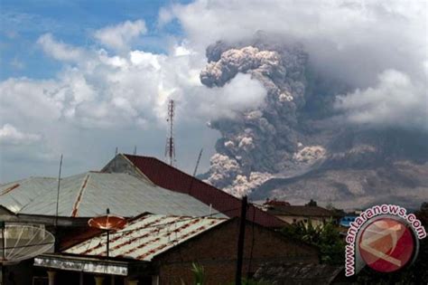 Tiga Desa Ditutupi Debu Vulkanik Sinabung ANTARA News