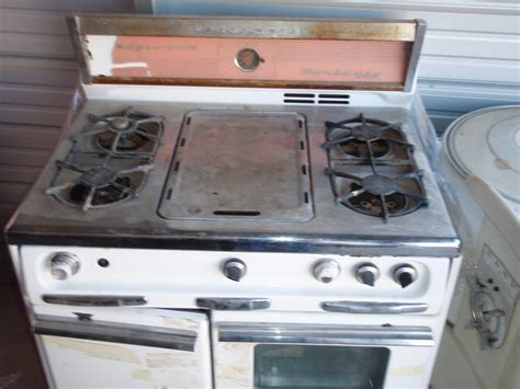 208 Pictures Of Vintage Stoves Refrigerators And Large Appliances Retro Renovation