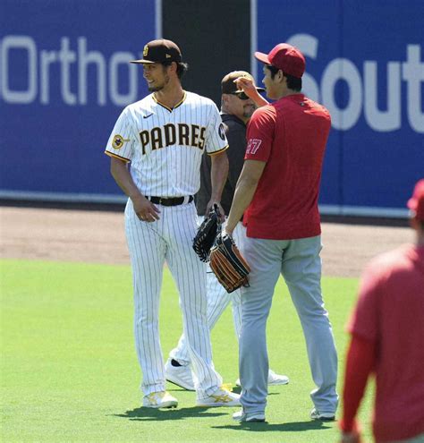 大谷翔平＆ダルビッシュ 試合前にブルペン“共演” 談笑する場面も 公の場では3月wbc以来の再会 ライブドアニュース