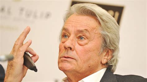 Alain Delon l acteur est placé sous curatelle forcée