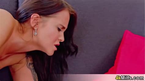 Beautiful Milf Jennifer Mendez Having Her First Ever Bbc And Looks Like