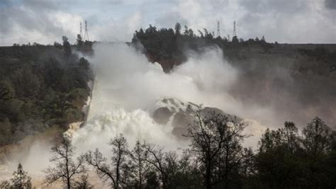 Video Le Plus Haut Barrage Des Etats Unis Menac Par De Fortes Pluies