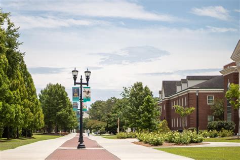 Uncw Updates Covid 19 Guidelines As Students Return To Campus The Seahawk