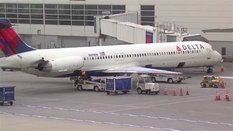 Two Delta Passengers Caught In Sex Act On Flight From La To Detroit Abc13 Houston