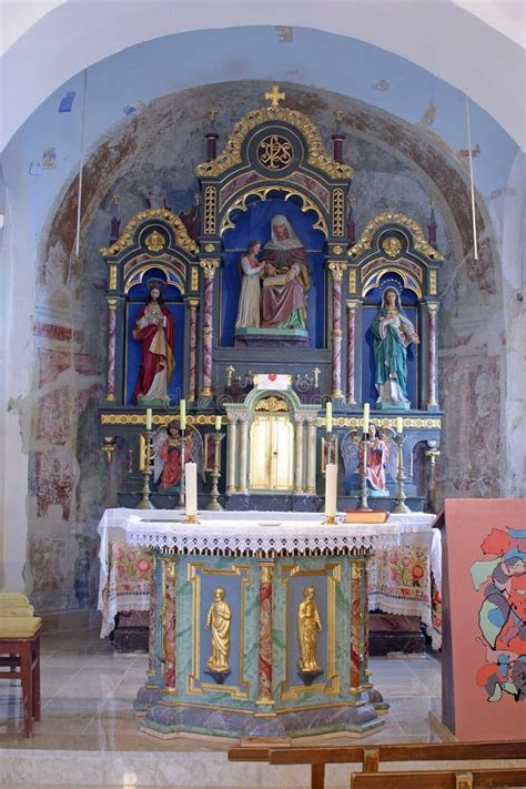 Hochaltar In Der Kirche Der Heiligen Anne In Sutlanska Poljana Croatia