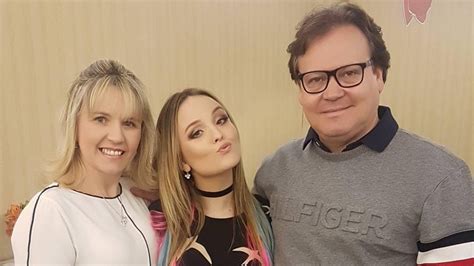 Caso Larissa Manoela Veja Impactos De Crescer Pais Narcisistas