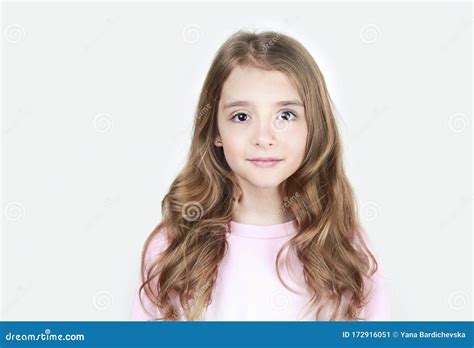 Portrait De L adolescence De Sourire De Gros Plan De L âge De La Fille