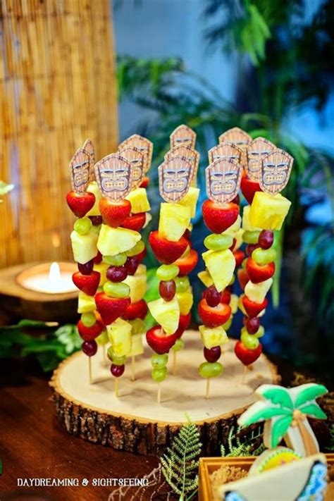 40 Affordable And Creative Hawaiian Party Decoration Ideas Bored Art