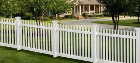 Fixr Wood Vs Vinyl Fence Pros Cons Comparisons And Costs