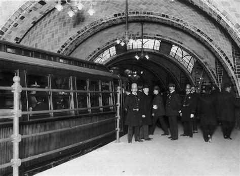 21 Stunning Vintage Photos Of New York Public Transit