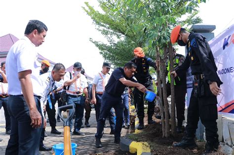 Sukseskan Gerakan Satu Juta Pohon Kai Divre Iii Tanam Pohon Dan Hijaukan Stasiun Serentak Di