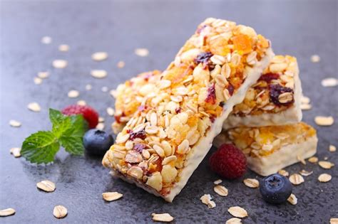 Merienda Saludable Barras De Muesli Con Pasas Y Nueces Sobre Un Fondo