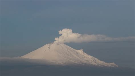 Volc N Popocat Petl Registra Fuerte Explosi N En Lunes De Mayo Uno Tv