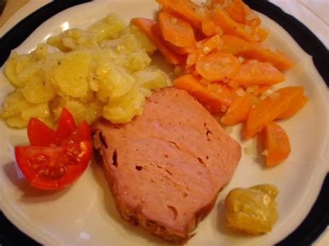 Warmer Leberk S Mit Schw Bischen Kartoffelsalat Und M Hrensalat