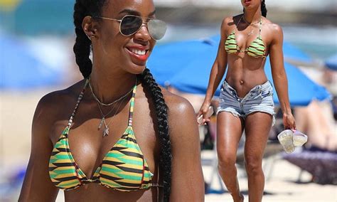 Kelly Rowland Parades Gym Honed Figure In A Bikini At Bondi Beach Daily Mail Online