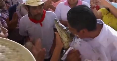 Alcalde De San Pedro Huamelula En Oaxaca Se Casa Con Un Lagarto