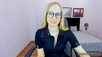 Rubia amateur de tetas pequeñas posa ante la webcam XVIDEOS