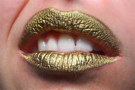 Gold Lips Gold Paint On Mouth Golden Lips Luxury Gold Lips Make Up