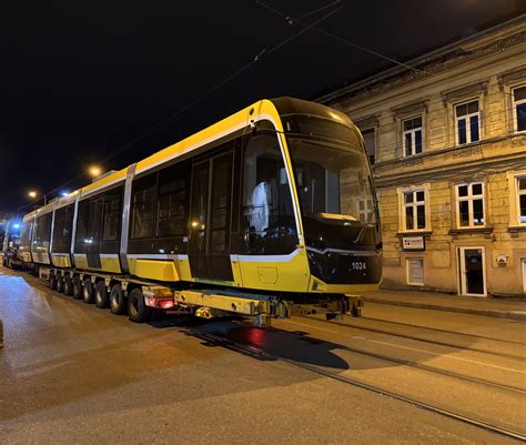 Primul tramvai galben de la Bozankaya a ajuns la Timișoara FOTO