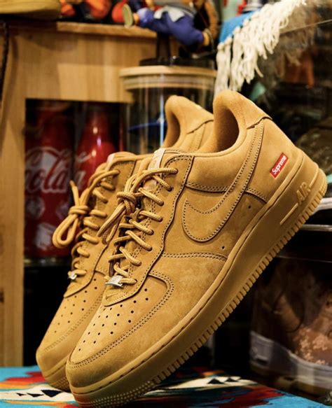 Où acheter les Supreme x Nike Air Force 1 Low Flax au meilleur prix