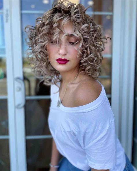 34 Best Ways To Get Curly Hair With Bangs In 2022