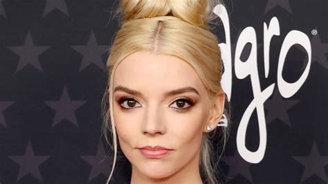 The Best Beauty Looks At The Critics Choice Awards Trendradars