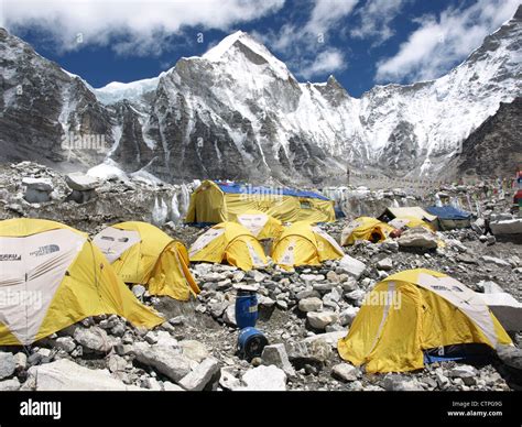 Everest Base Camp Tents Hi Res Stock Photography And Images Alamy