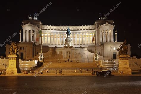 National Monument Of Victor Emmanuel Ii At Night Rome Italy — Stock