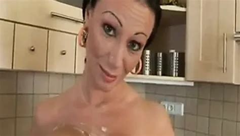 Big Breasts Horny Babe Squizing Hard In The Kitchen Xhamster