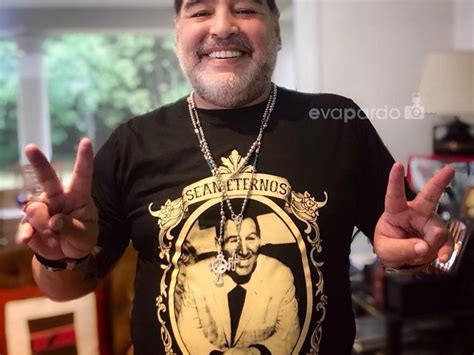 Las remeras del pibe del GBA que popularizó Diego Maradona y hoy usan