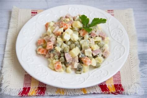 Салат «Оливье» с ветчиной – простой и вкусный рецепт с фото (пошагово)