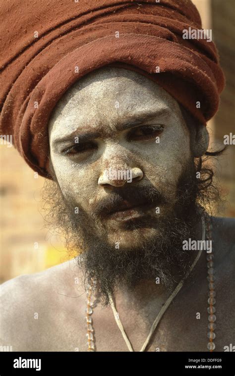 Sadhu Hombre Santo En Ghat Pasos Para El Ganges Varanasi Uttar