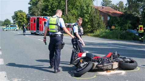 Auto F Hrt Motorrad Auf Zwei Schwerverletzte Bei Unfall In Drensteinfurt