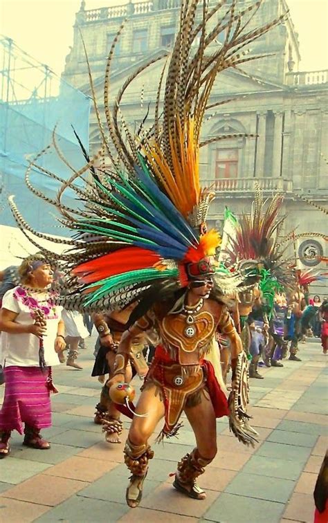 Todo Lo Que Necesitas Saber Sobre Los Danzantes Aztecas Danzantes Aztecas Cultura Azteca